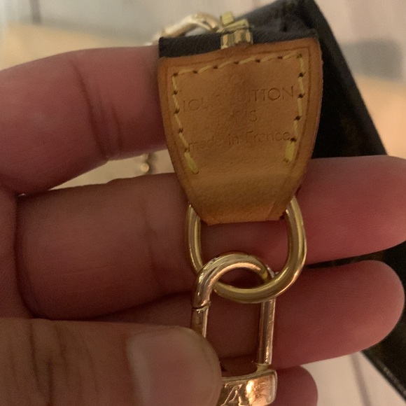 Authentic Luis Vuitton monogram pouch and LV chain totally authentic the chain - Picture 11 of 17